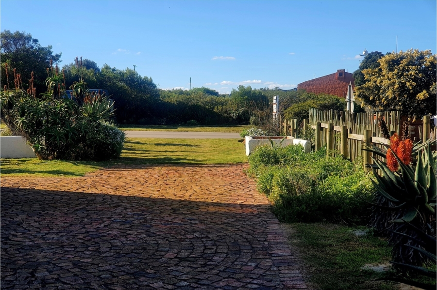 4 Bedroom Property for Sale in Boggomsbaai Western Cape